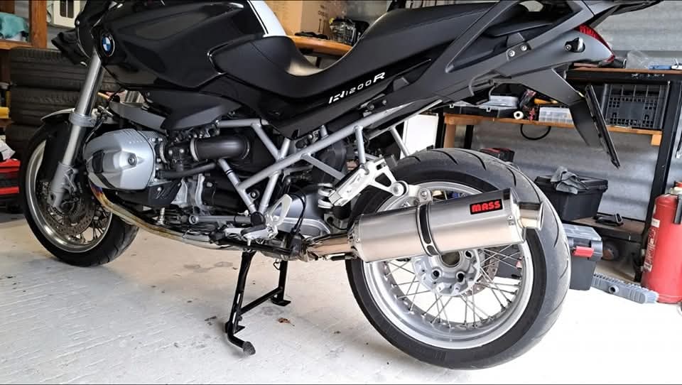 Slightly Used MASS Oval Satin Inox Exhaust for BMW R1200R (2006–2014 K27) - Image 2