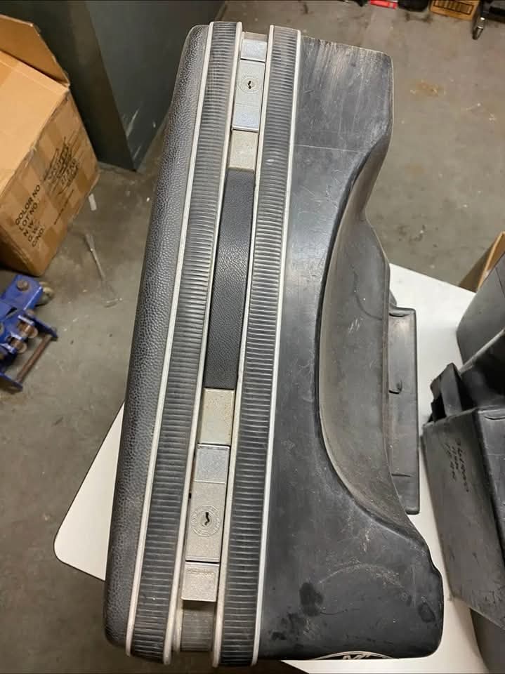 Rare Original BMW R100 Factory Panniers – Authentic Vintage Luggage Set - Image 4