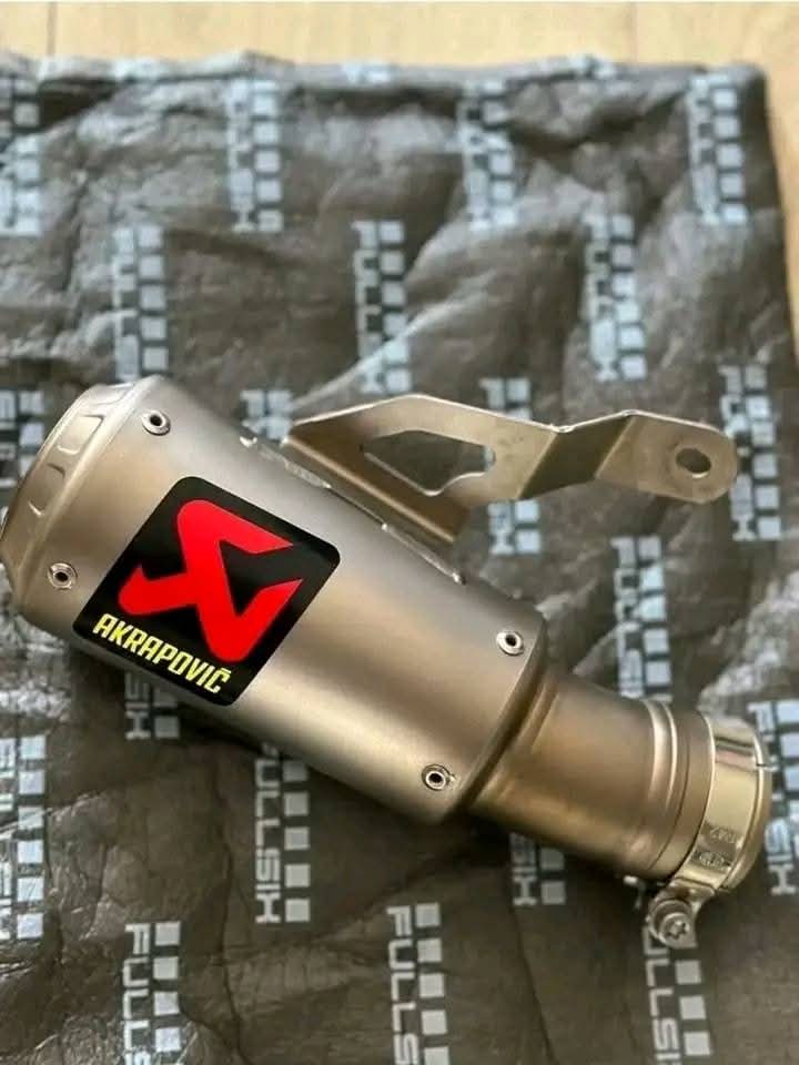 Akrapovic GP Titanium Shorty Slip-On Exhaust for BMW S1000RR (2019–2023 K67)