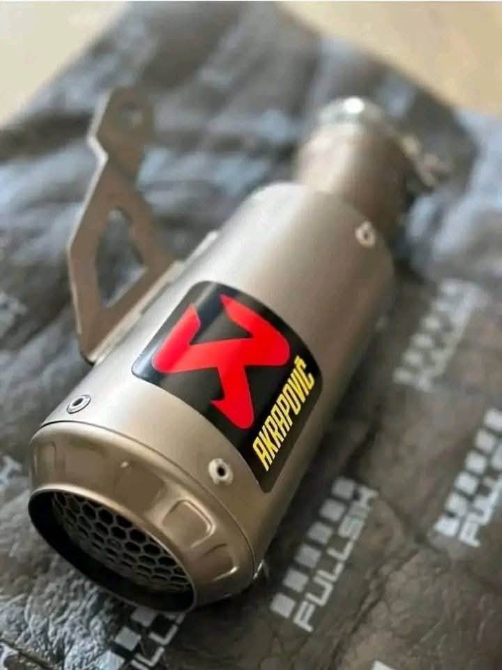 Akrapovic GP Titanium Shorty Slip-On Exhaust for BMW S1000RR (2019–2023 K67) - Image 3