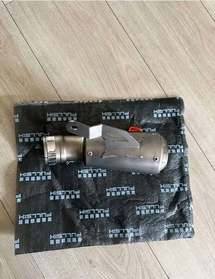 Akrapovic GP Titanium Shorty Slip-On Exhaust for BMW S1000RR (2019–2023 K67) - Image 2