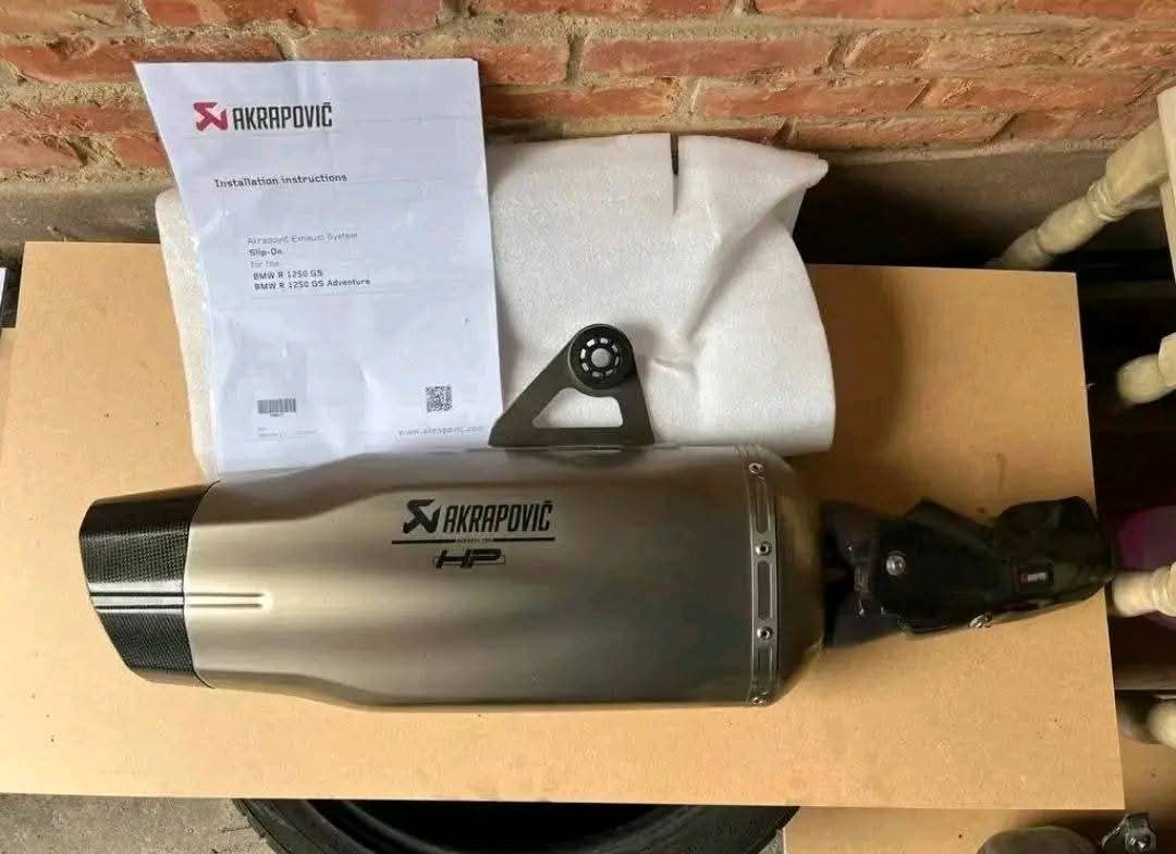 Akrapovic Titanium Exhaust for BMW GS RI200 / RI250