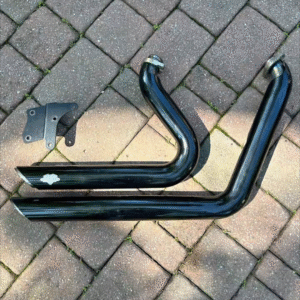 Vance & Hines Short Shots Staggered Exhaust – Gloss Black for Dyna 2012–2017