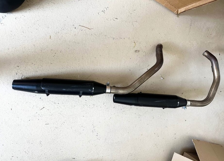 OEM Harley-Davidson Sportster Parts Bundle – Pipes, Crash Bar, Covers & Seat - Image 4