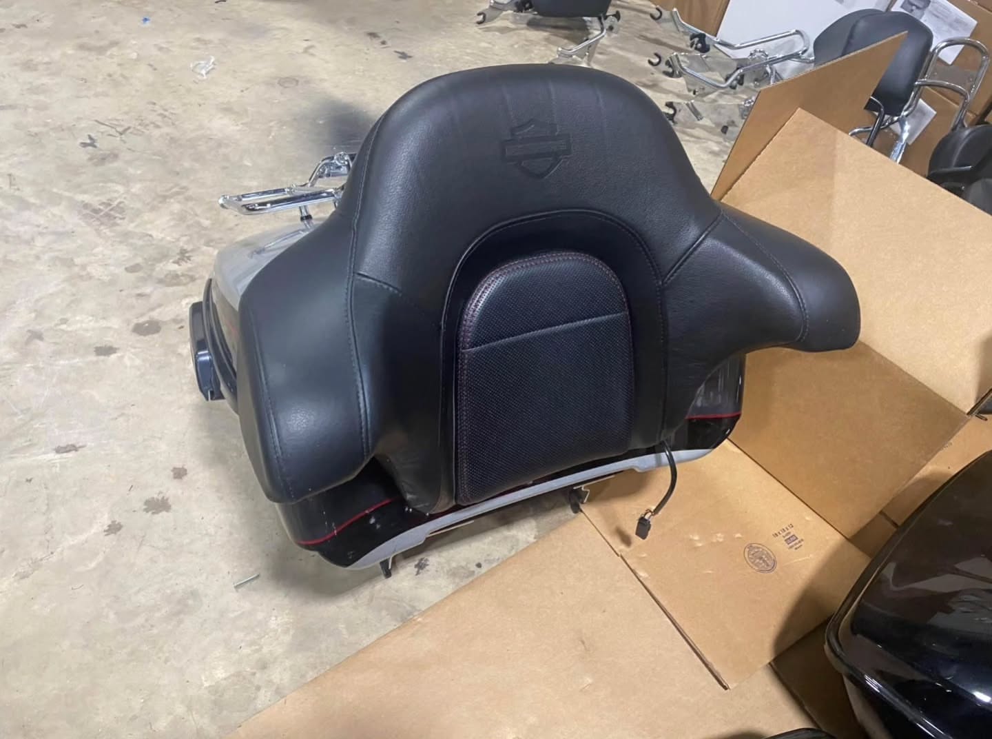 Harley-Davidson FLHXSE CVO King Tour-Pak – Charred Steel & Lightning Silver