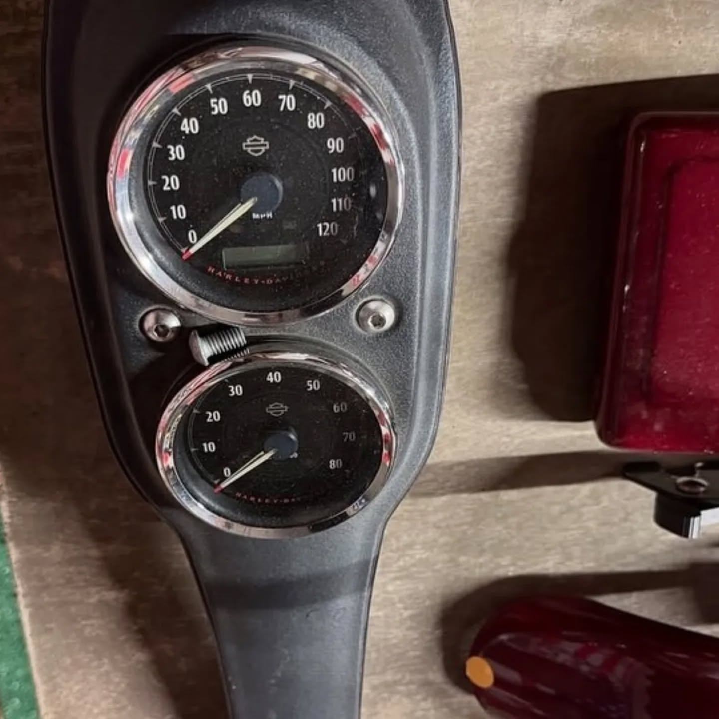 Harley Dyna Complete Red Tin Set (2006–2017) – Tank, Fenders, Covers & Sissy Bar - Image 3