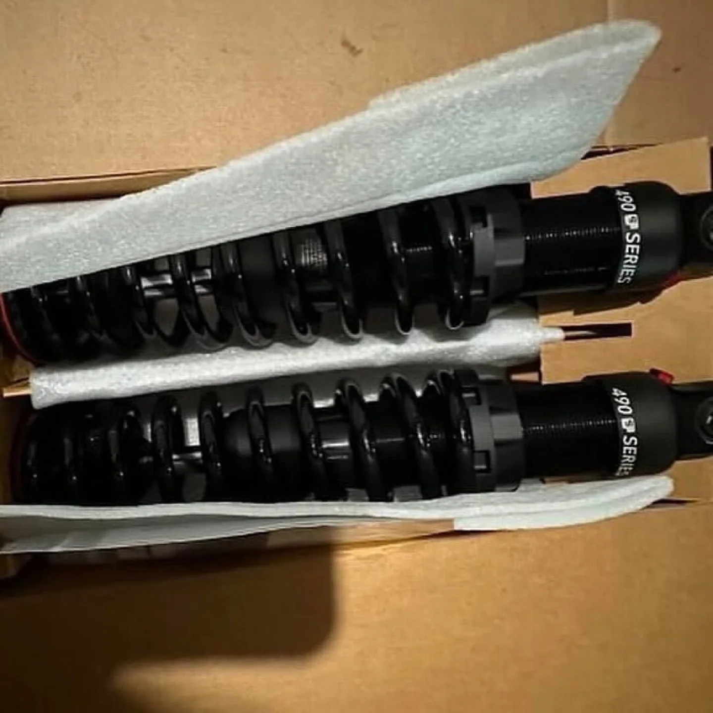 Progressive 490 Series 13.5” Shocks for 2006+ Dyna – New in Box - Image 2