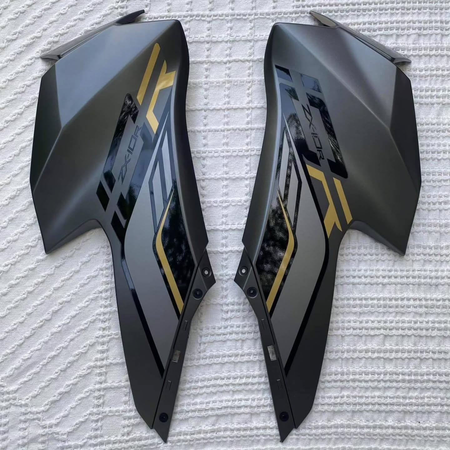 OEM 17-Piece Fairing Set for 2023 Kawasaki ZX-10R – Black & Gold